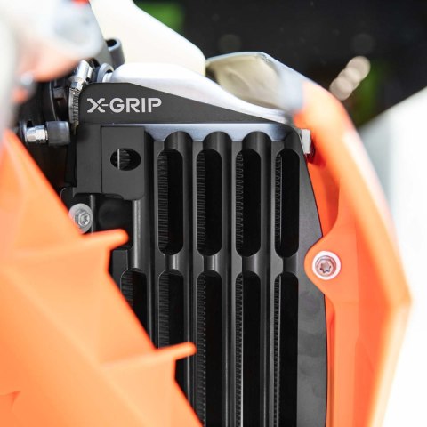 X-GRIP OSŁONY CHŁODNICY (KOMPLET) AIR FORCE GASGAS '21-'24, HUSQVARNA '17-'24, KTM '17-'24 KOLOR CZARNY (PATRZ OPIS TOWARU) X-GRIP OSŁONY CHŁODNICY (KOMPLET) AIR FORCE GASGAS '21-'24, HUSQVARNA '17-'24, KTM '17-'24 KOLOR CZARNY (PATRZ OPIS TOWARU)