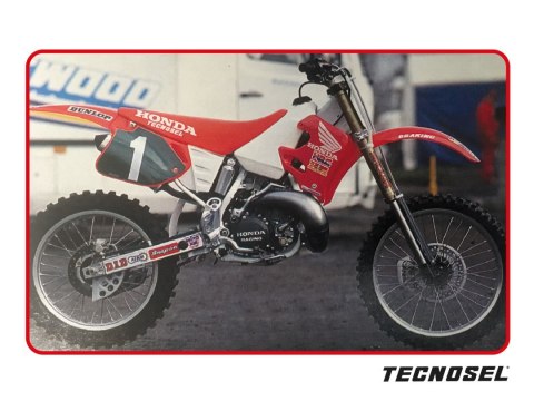 TECNOSEL (BLACKBIRD) POKROWIEC/POSZYCIE NA SIEDZENIE HONDA CR 125 '93-'97, CR 250 '92-'96, REPLICA TEAM HONDA '92, KOLOR CZERWON TECNOSEL (BLACKBIRD) POKROWIEC/POSZYCIE NA SIEDZENIE HONDA CR 125 '93-'97, CR 250 '92-'96, REPLICA TEAM HONDA '92, KOLOR CZERWON