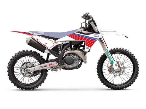 BLACKBIRD KOMPLET NAKLEJEK (OKLEIN) KTM SX/SX-F '23-'24, EXC/EXC-F '24-'25 RETRO KOLOR BIAŁY NIEBIESKI CZERWONY BLACKBIRD KOMPLET NAKLEJEK (OKLEIN) KTM SX/SX-F '23-'24, EXC/EXC-F '24-'25 RETRO KOLOR BIAŁY NIEBIESKI CZERWONY
