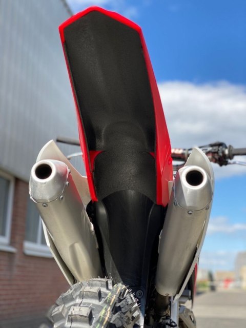 TWIN AIR OKLEINA PRZECIWBŁOTNA YAMAHA YZ 250F '19-22', YZ 450F '18-21'' (MUD DEFLECTOR FOAM) TWIN AIR OKLEINA PRZECIWBŁOTNA YAMAHA YZ 250F '19-22', YZ 450F '18-21'' (MUD DEFLECTOR FOAM)