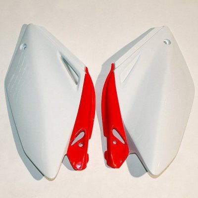 UFO BOCZKI TYLNE HONDA CRF 250R '04-'05 KOLOR OEM (BIAŁY/CZERWONY) UFO BOCZKI TYLNE HONDA CRF 250R '04-'05 KOLOR OEM (BIAŁY/CZERWONY)
