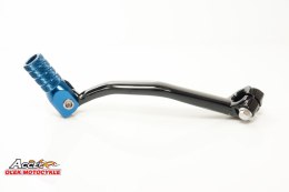 ACCEL DŹWIGNIA ZMIANY BIEGÓW YAMAHA YZ 125/250 '05-'25, FANTIC XE / XX 125 '21-'25 ALUMINIOWA KOLOR CZARNY, KONCÓWKA NIEBIESKA (